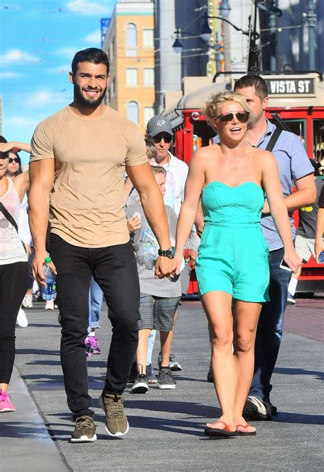 Britney Spears and her boyfriend: Spotted at Disneyland-03 | GotCeleb