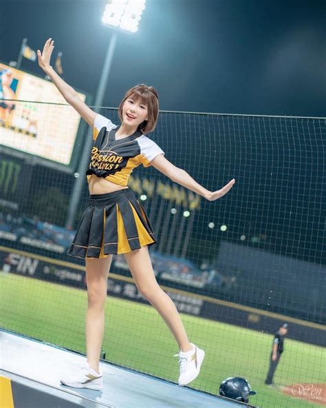 陳波波💦 中信兄弟🐘⚾️啦啦隊 On Instagram “⚾️完封開心～～ 這幾天忙著單曲發表 你們聽了有什麼感覺嗎？ 我個人覺得蠻洗腦的