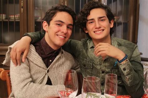 Aristemo El Romance Adolescente Gay De Mi Marido Tiene M S Familia Que Conquist La Tv
