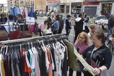 Fotos de la vuelta del mercadillo de Huesca al paseo Ramón y Cajal