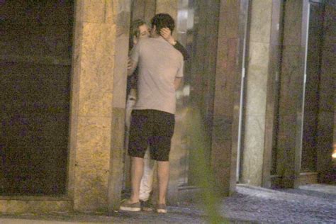 Ego Marcelo Adnet Fotografado Beijando Loira No Leblon Na Zona Sul