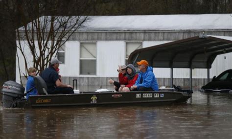 3 Dead Thousands Evacuated As Historic Flooding Swamps Louisiana