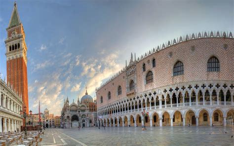 Piazza San Marco Venice Play Along With Hundreds Of Pigeons