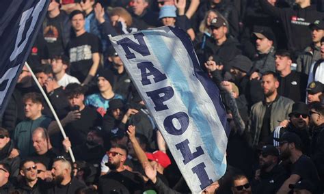 Napoli Contestazione Dei Tifosi A Empoli I Co Ni Ve Li Diamo Noi