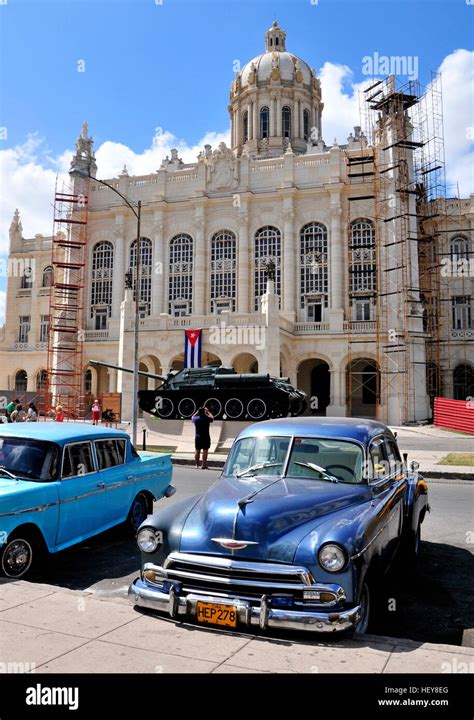 Vintage cars museum cuba hi-res stock photography and images - Alamy