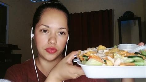 ASMR Comiendo Una Ensalada De Pollo Muy Deliciosa Con Sonidos