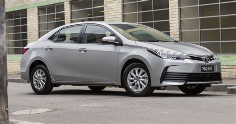 2017 Toyota Corolla Sedan Pricing And Specs New Looks More Kit And