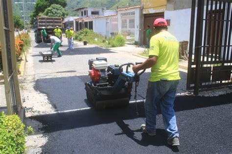 Colocan más de 400 toneladas de asfalto en el centro de Turmero