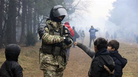 Rusia Envía Dos Bombarderos Sobre La Frontera De Bielorrusia En Plena Crisis Migratoria Con Polonia