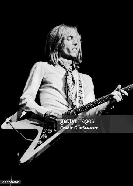 Tom Petty 70s Photos And Premium High Res Pictures Getty Images