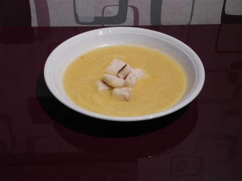 Gelbe Paprikasuppe Mit Croutons Rezept Kochbar De