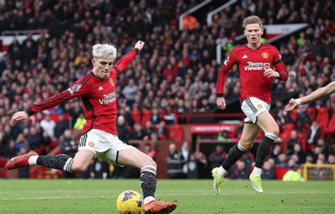 Rasmus Hojlund Shines As Manchester United Triumph Over West Ham