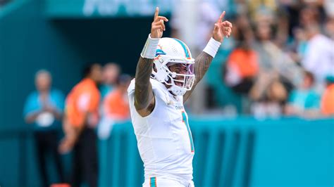 Did Tua, McDaniel Save Their Jobs? NFL Fans Weigh In on Dolphins' Upset