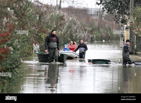 Inondation De La Rivi Re Yerres Au Sud De Paris Le Janvier