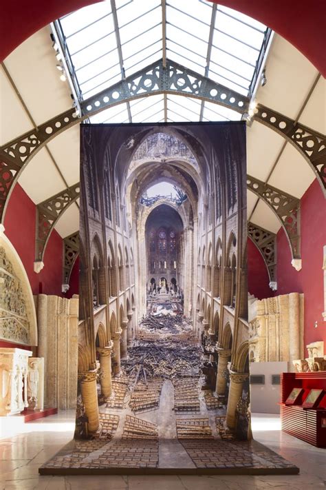 Notre Dame de Paris dévoile les secrets de sa reconstruction à la Cité