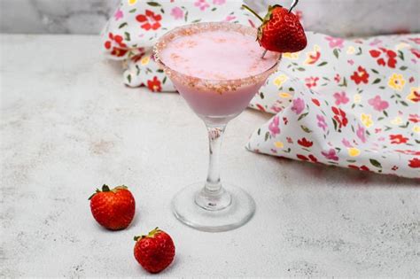 Best Strawberry Shortcake Martini Cocktail Recipe Easy And Simple