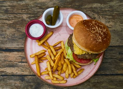 König 19 Schnitzel Pizza Und Burger In Wien Lieferservice