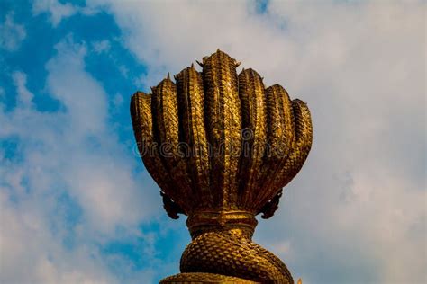 Estatua Del Naga O Rey Hermosa De Nagas Imagen De Archivo Imagen De