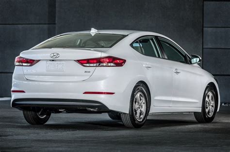 2017 Hyundai Elantra Pictures 348 Photos Edmunds