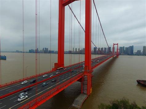 航拍長江最美大橋——武漢鸚鵡洲長江大橋 每日頭條