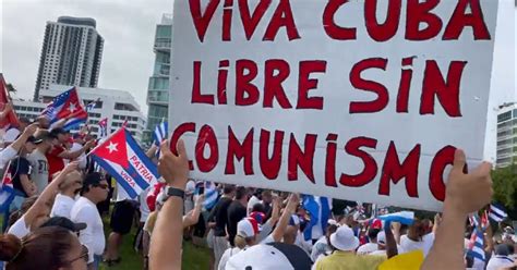 Free Cuba Rally Its Time For Communism To Leave This Planet Cbs Miami