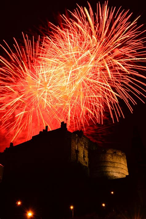 Edinburgh-Castle-fireworks-on-new-years-eave - St. Andrew's Society of ...