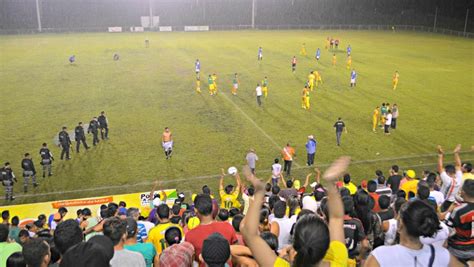 Sem Vencer H Tr S Jogos N Uas Recebe Lanterna Alto Acre No Juru