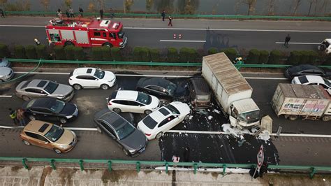 Carambol Pe O Autostrad Din China Persoane Au Murit Au Fost