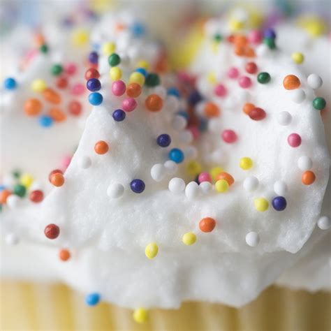 Easy 3 Ingredient Marshmallow Cream Cheese Icing! | Cupcake cakes, Sour cream frosting, Sprinkles