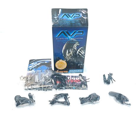 Hot Toys Alien Vs Predator Series Snap Kit Battle Alien Sealed Bag The Plastique Boutique