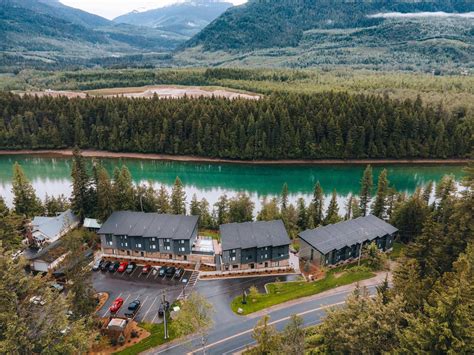 Boutique Hotel Revelstoke Resort | Basecamp Resorts