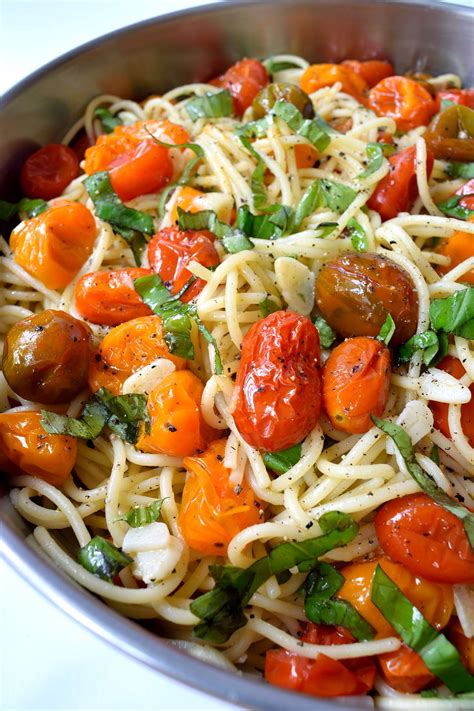 Pasta Vegana Con Tomates Asados Ajo Y Albahaca Cilantro And Citronella