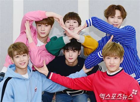 Astro Group Photo - The Moment Style