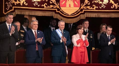 Schiaretti encabezó la velada patria en el Teatro del Libertador El