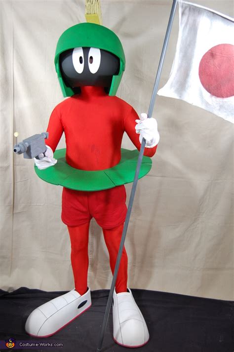 Marvin the Martian Costume DIY | DIY Costume Guide