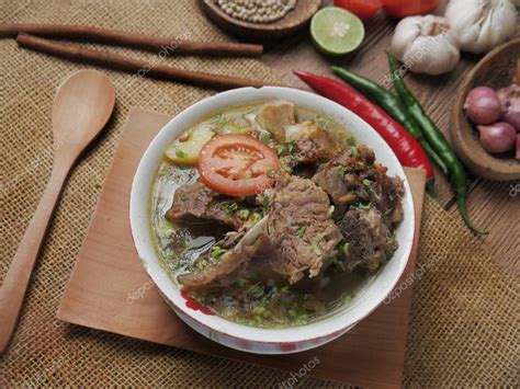 Sop Buntut O Sop Tulang Sapi Sopa De Cola De Buey Indonesia