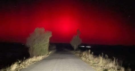 Какво предизвика червеното полярно сияние над България - и може ли да ...