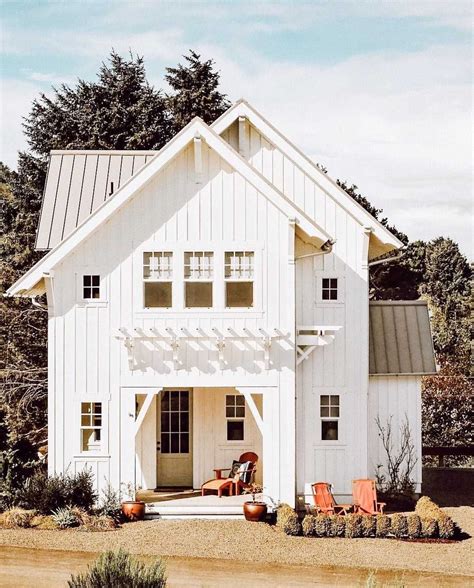 15 Inspiring Home Exteriors With Board And Batten Siding Modern Farmhouse Exterior House