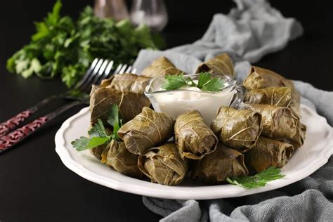 Долма из виноградных листьев с рисом - рецепт приготовления
