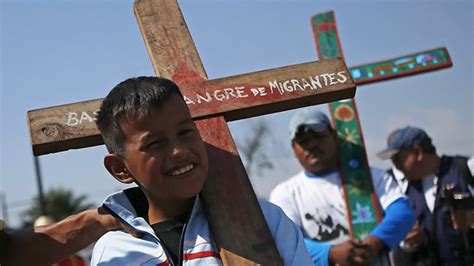 Un V A Crucis De Migrantes Atravesar M Xico En Semana Santa