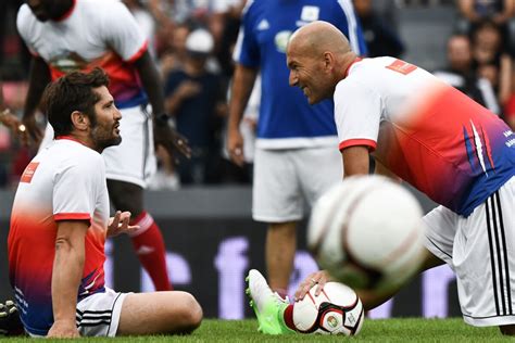 Photo Zinédine Zidane et Bixente Lizarazu Les champions du monde de