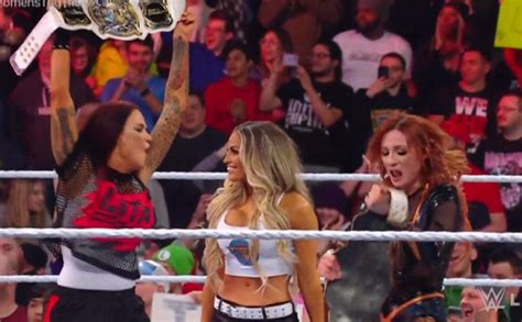 Wwe Raw Hall Of Famer Trish Stratus Intervenes To Help Becky Lynch And Lita Win Womens Tag