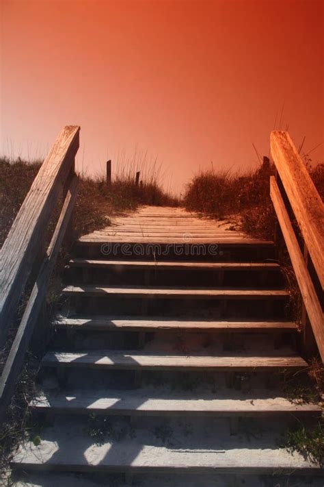 Foto Das Escadas Que Conduzem Para Arrastar Na Praia Imagem De Stock