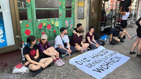 Protest Gegen Mieterverdr Ngung Besetzung Von Wohnung In Berlin