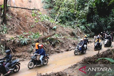 Jalur Utama Sukabumi Palabuhanratu Sudah Bisa Dilalui Kendaraan Kembali