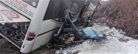 Fotogalerie Accident mortal Impact între un autobuz și o mașină