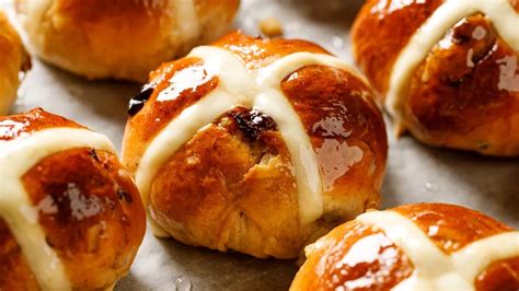 When You Should Eat Hot Cross Buns At Easter And Origins Of Festive Treat Mirror Online