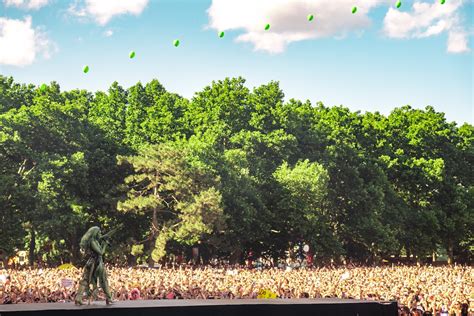 Chappell Roan Dons Statue Of Liberty Drag At Nycs Governors Ball