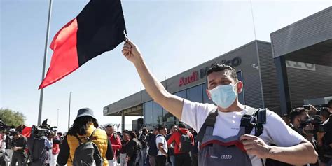 La Huelga En Audi Sigue Sindicatos Respaldan Demandas De Trabajadores