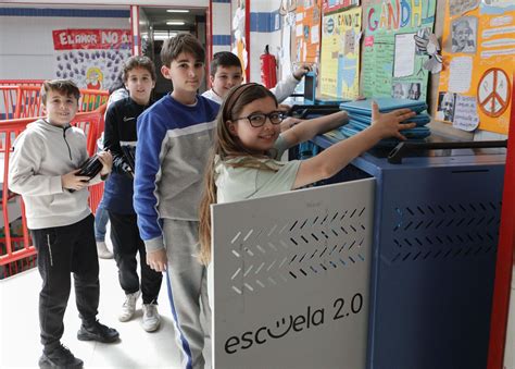 En imágenes El colegio Laviada se rebela contra los bulos La Nueva